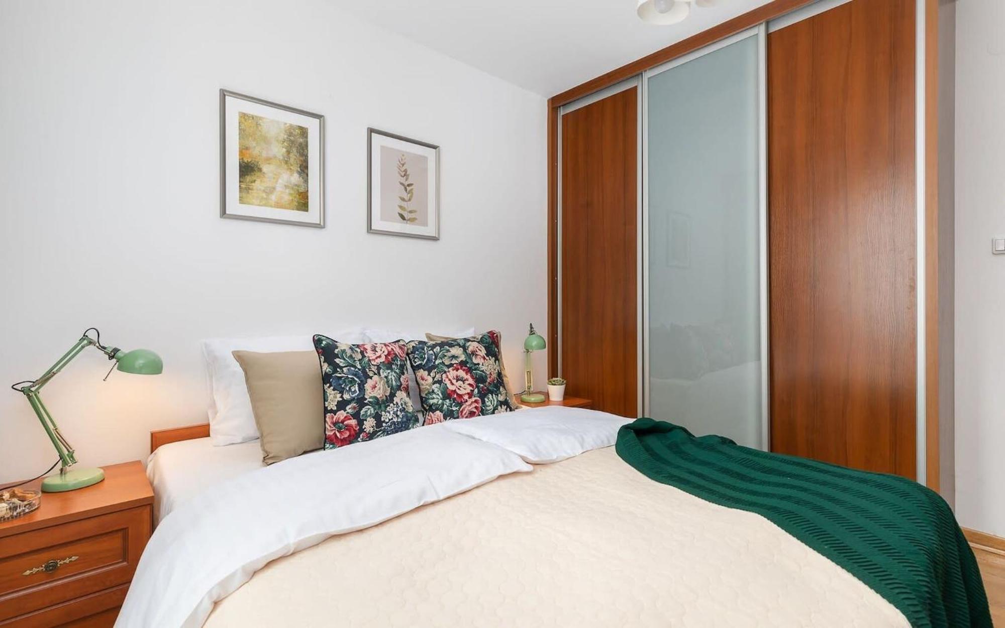 Elektoralna 12A - Colorful Apartment With Balcony By Noclegi Renters Βαρσοβία Εξωτερικό φωτογραφία